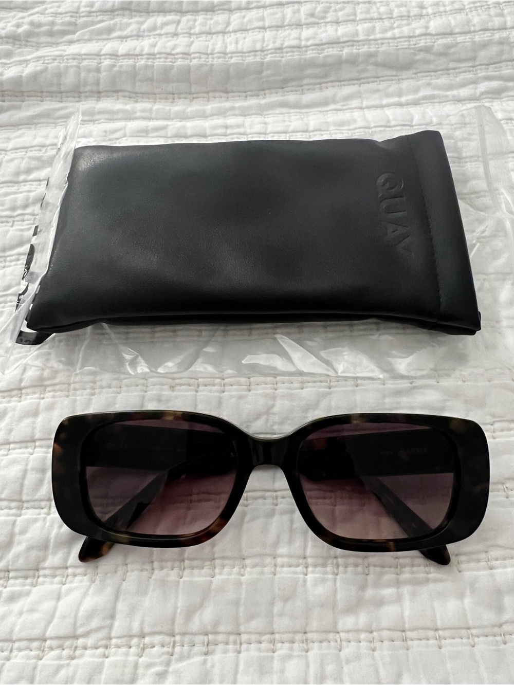 Quay Karma in Black/Brown Tortoise Rectangular Sunglasses